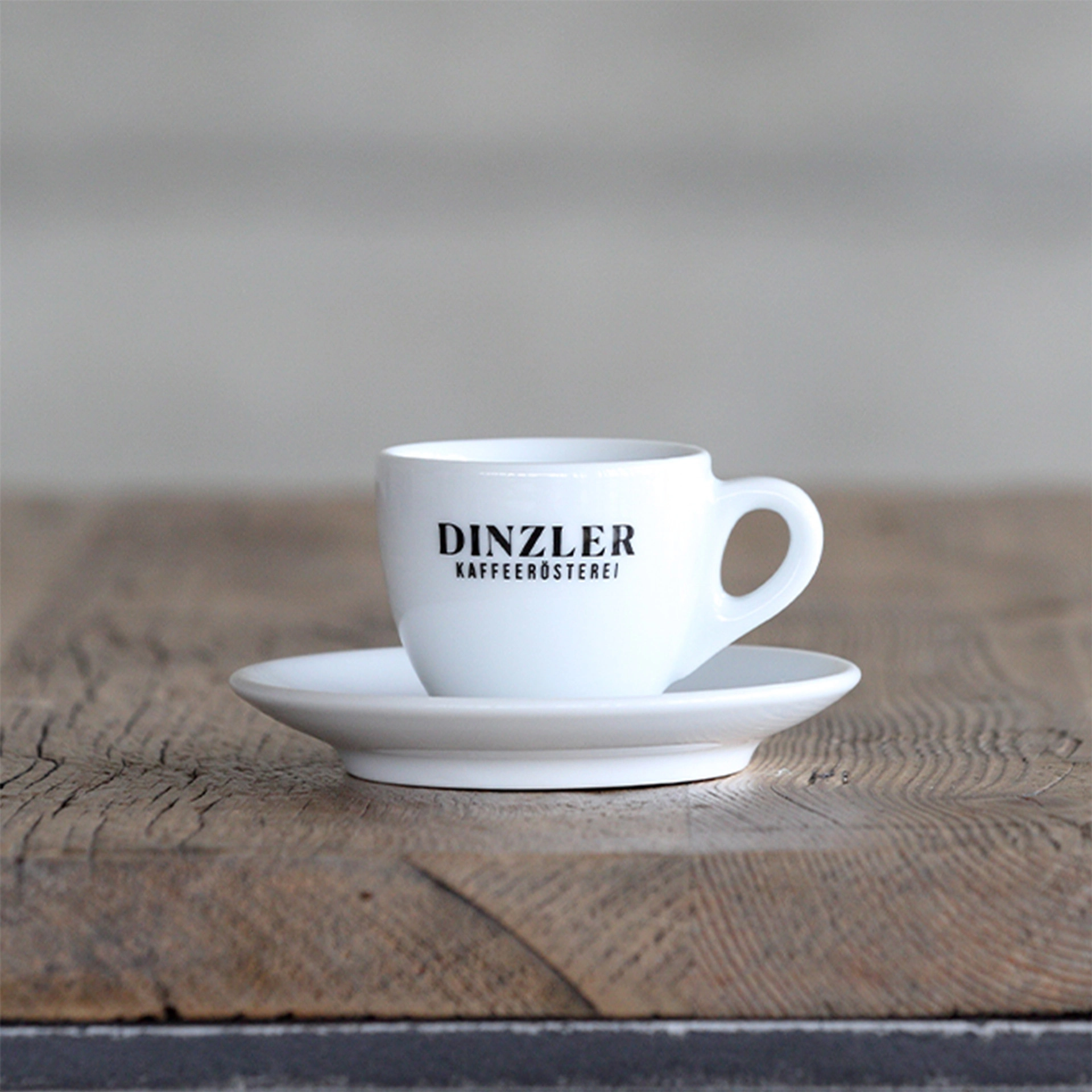 Szenebild Espressotasse mit DINZLER Logo