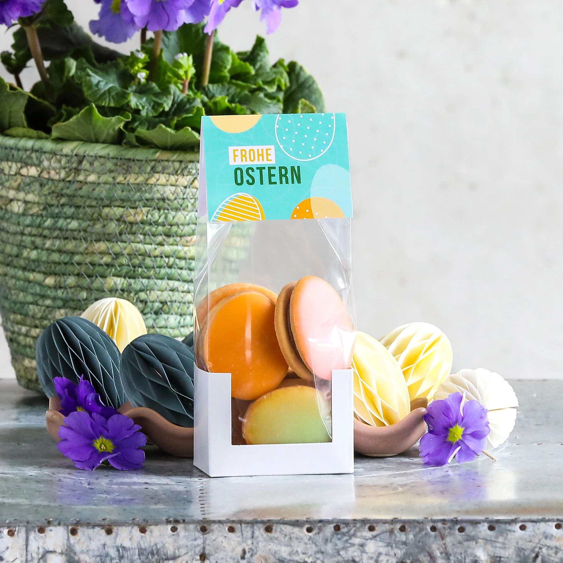 Szenebild DINZLER Bunte Osterplätzchen (Nougateier) 150g