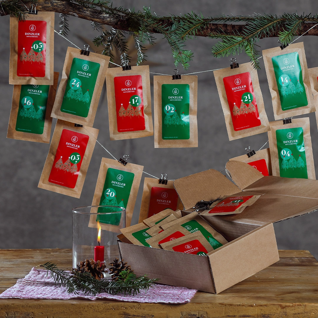 Szenebild Kaffeebeutel Adventskalender - 24 Kaffeebeutel in 12 Sorten