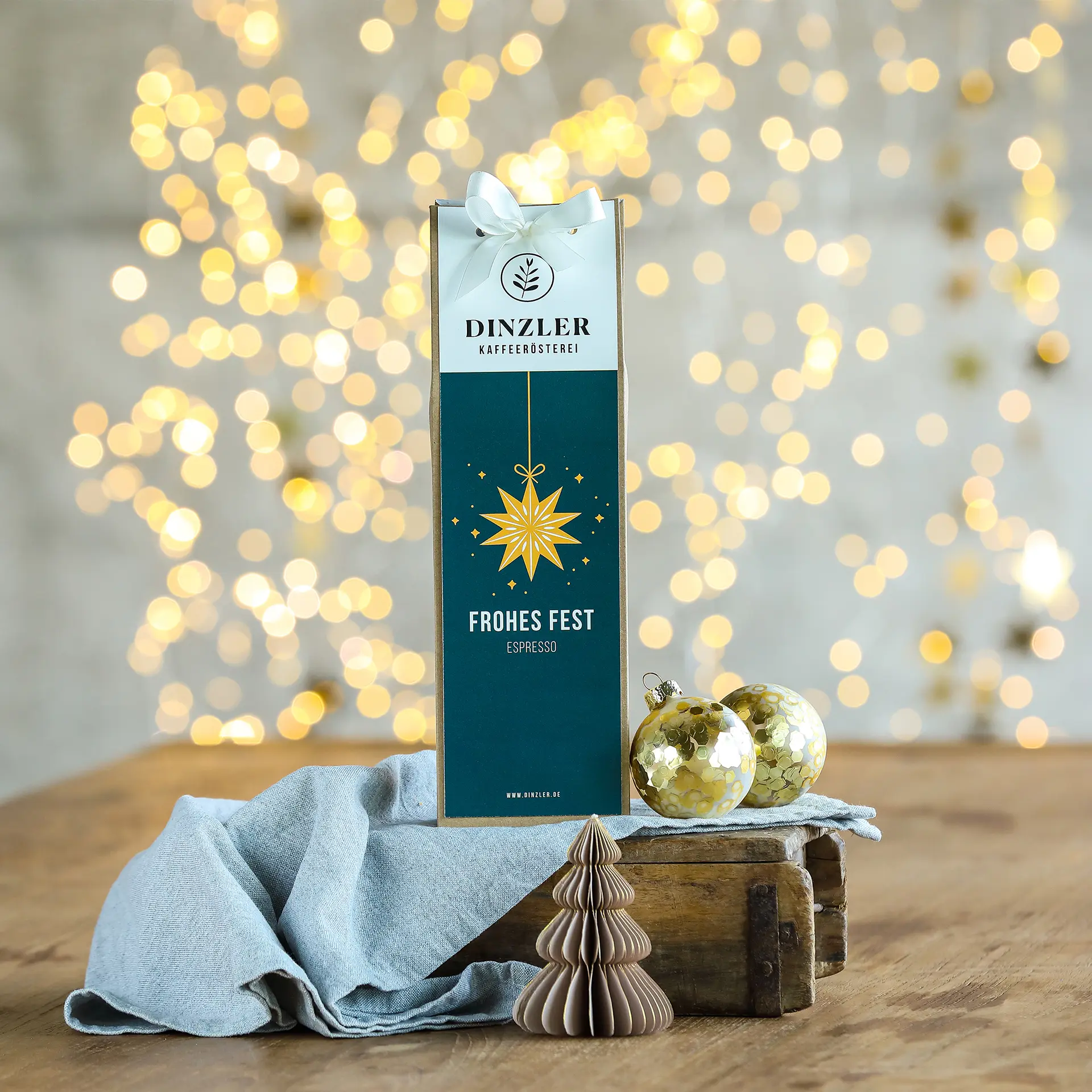 Produktbild DINZLER Festtagsespresso in der Geschenkverpackung| DINZLER Kaffeerösterei