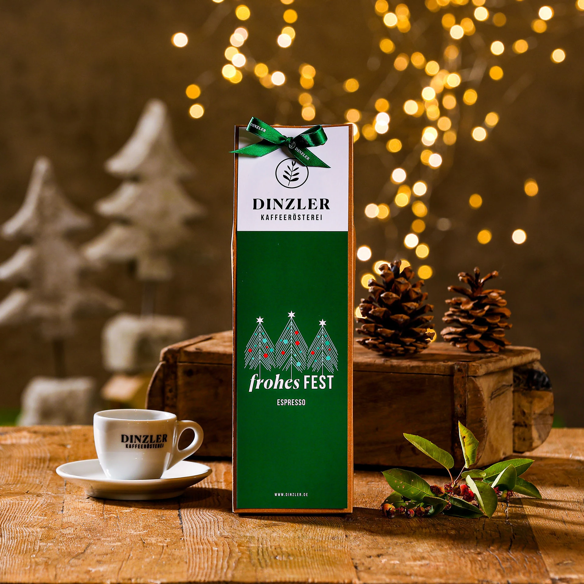 Szenebild Festtagsespresso in der Geschenkverpackung - 250g ganze Bohne