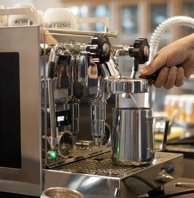 Kaffeemaschinen beim Profi kaufen | DINZLER Kaffeerösterei