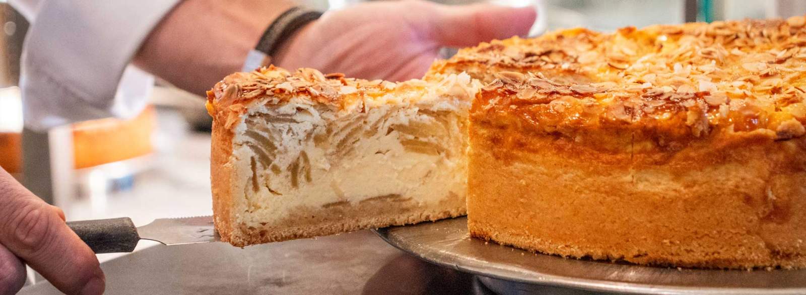 Apfel Schmand Kuchen – das Rezept aus der DINZLER Kaffeerösterei Apfel Schmand Kuchen – das Rezept aus der DINZLER Kaffeerösterei
